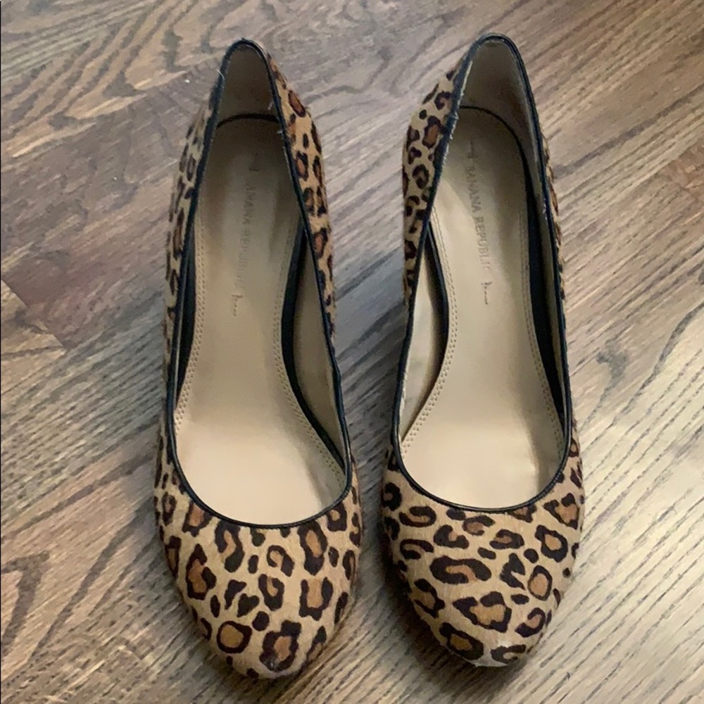 Leopard short haired pumps
